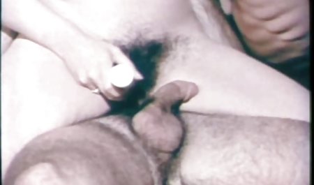 نوجوان تنهایی داغ سک کس از dildo جدید خود لذت می برد