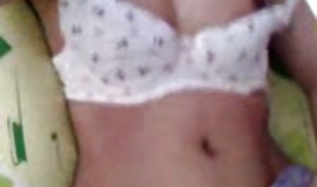دختر فلم سکس سک ورزشی با خروس بازی می کند
