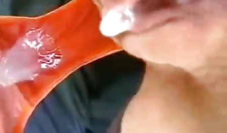 MILF انگلیسی Fiona نمی تواند گرسنه گرسنه سک زوری اش را کنترل کند