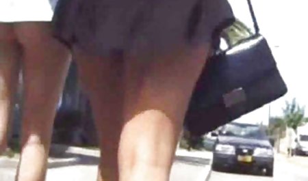 لزبین های peeing با سک کس لگدک خیس می شوند